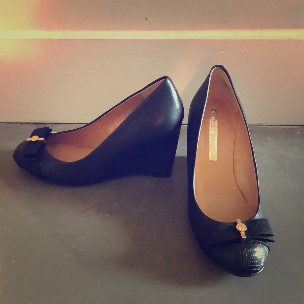 Audrey Brooke - black leather wedges -brand new